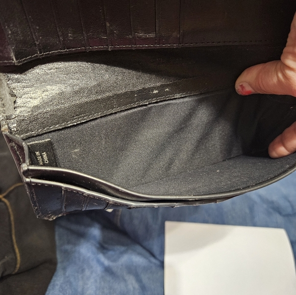 COACH WALLET *AS IS* PLEASE READ DESCRIPTION:) - Picture 9 of 11